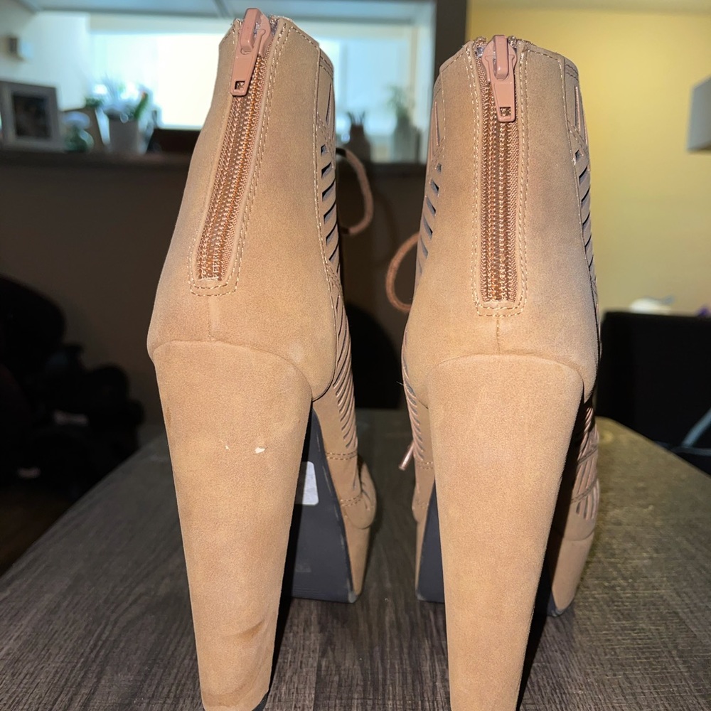 Shoes - Picture 3 of 5